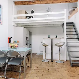  Appartement Bnbgônes - Le Saint Vincent- Hypercentre Wifi Netflix